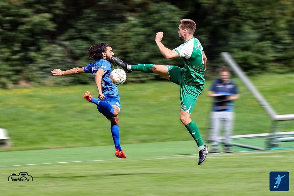 Der SV Sodingen (in Grün) mühte sich, war aber gegen einen der Meisterschaftsfavoriten, SV Wacker Obercastrop, chancenlos.