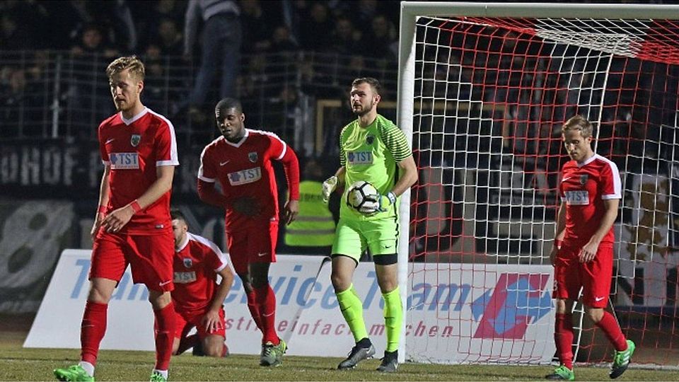 Frust bei Wormatia: Marco Metzger, Ugurtan Kizilyar (verdeckt), Perric Afari, Keeper Steve Kroll und Alan Stulin (v. li.).	Foto: pa/Christine Dirigo