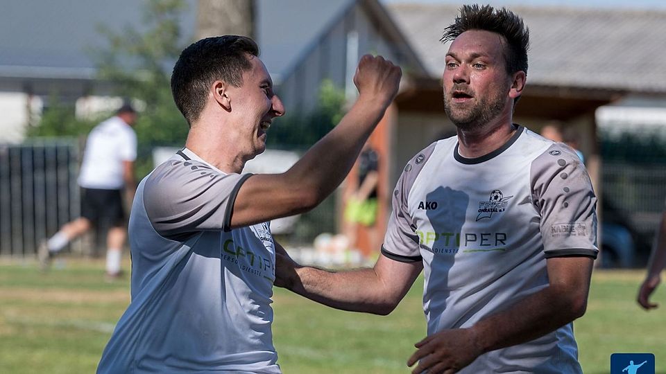 Max Wildies (links) und Philipp Kiebert (rechts) feierten zusammen schon Aufstiege, trauerten bei Abstiegen. Ab kommende Saison ist Max Wildies die rechte Hand des Trainers Philipp Kiebert auf dem Feld.