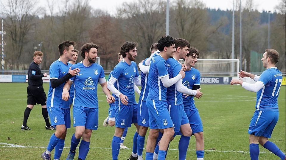 Der SV Kranzberg bejubelt das 1:0