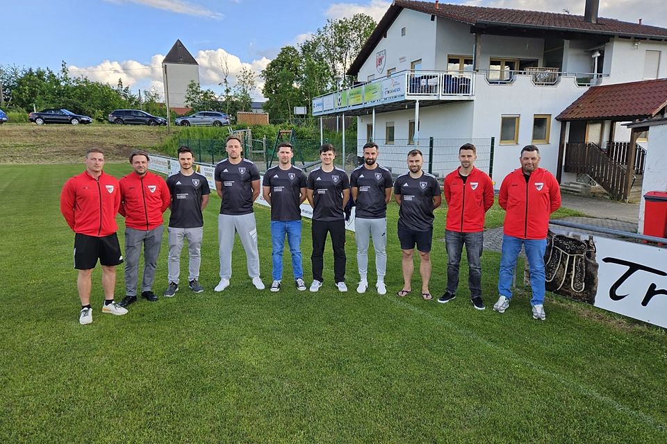 Von links nach rechts:  Stefan Schmidl, Co Trainer Daniel Müßig, Markus Braun, Philipp Guth, Stefan Heimler, Stefan Müller, Benni Huber, Michael Erras, 2. Abteilungsleiter Martin Heimler, 1. Abteilungsleiter Uli Weitze