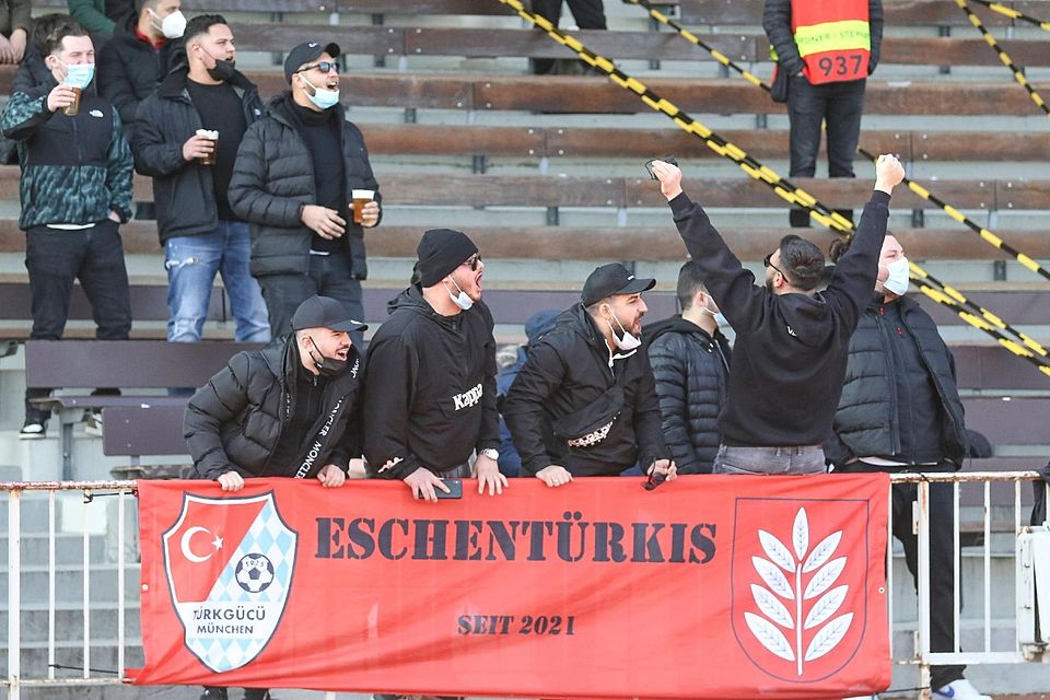 Die Fans von Türkgücü München wissen weiterhin nicht, ob ihr Verein nächste Saison in Fürstenfeldbruck spielen darf.