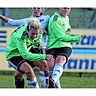 Dreikampf der Goalgetterinnen: RieWas Johanna Kreß (re.) traf gegen Horst drei Mal. Zwei Tore der drei VfR-Tore erzielte Anna-Lena Bubat (Mi.). Und auch Nicole Paluschek (v.) für die SG RieWa.dve