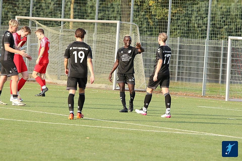 Spitzenreiter Bad Lippspringe feiert einen 6:0 Kantersieg beim SV Dringenberg