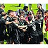 Grenzenloser Jubel nach dem Abpfiff: Die FC-Junioren feiern den den Gewinn des FVM-Pokals. Fotos: Bucco