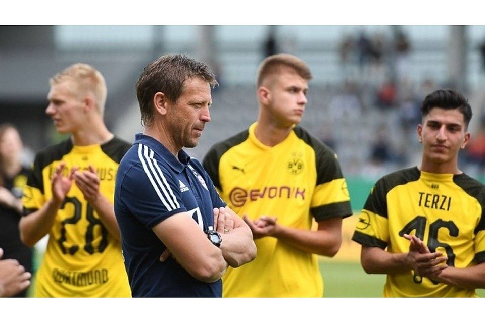 Das Lob von Karl-Heinz Rummenigge macht Holger Seitz stolz. Im Verein hält man viel vom kurülich beförderten Fußballlehrer. F: Leifer
