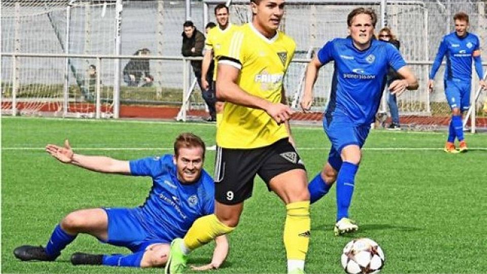 Der Mann des Tages: Meksud Colic  (Mitte)  gelang beim Echterdinger Heimsieg ein lupenreiner Hattrick. Foto: Günter Bergmann