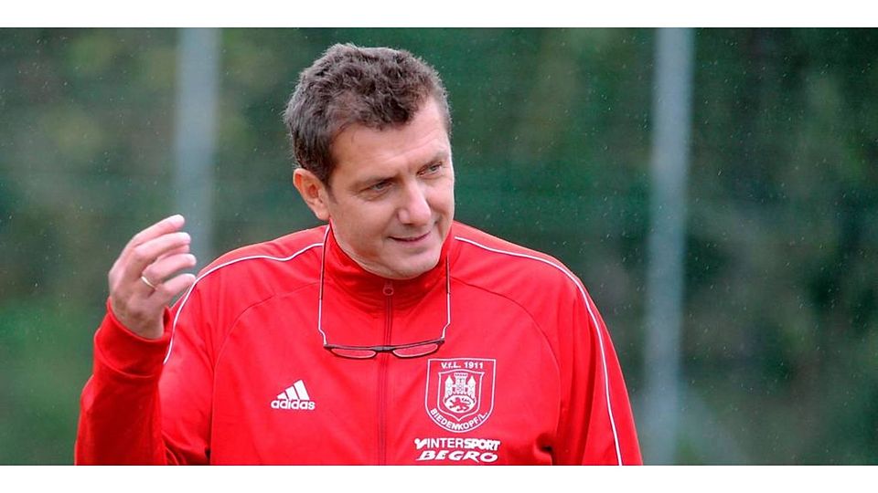 Wird die Niederlage verschmerzen können: Vladimir Kovacevic, Trainer des VfL Biedenkopf. Foto: Martin Weis 