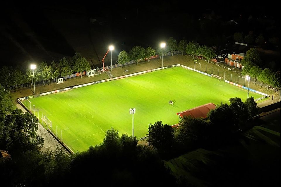 Es werde Licht: Die NGN-Arena erstrahlt in neuem Glanz bei der Flutlicht-Premiere gegen die Würzburger Kickers. Es werde Licht: Die NGN-Arena erstrahlt in neuem Glanz bei der Flutlicht-Premiere gegen die Würzburger Kickers.