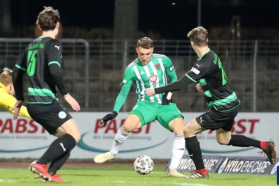 Drei Jahre lang war Amar Suljic (Mitte) für Schweinfurt 05 am Ball. Drei Jahre lang war Amar Suljic (Mitte) für Schweinfurt 05 am Ball.