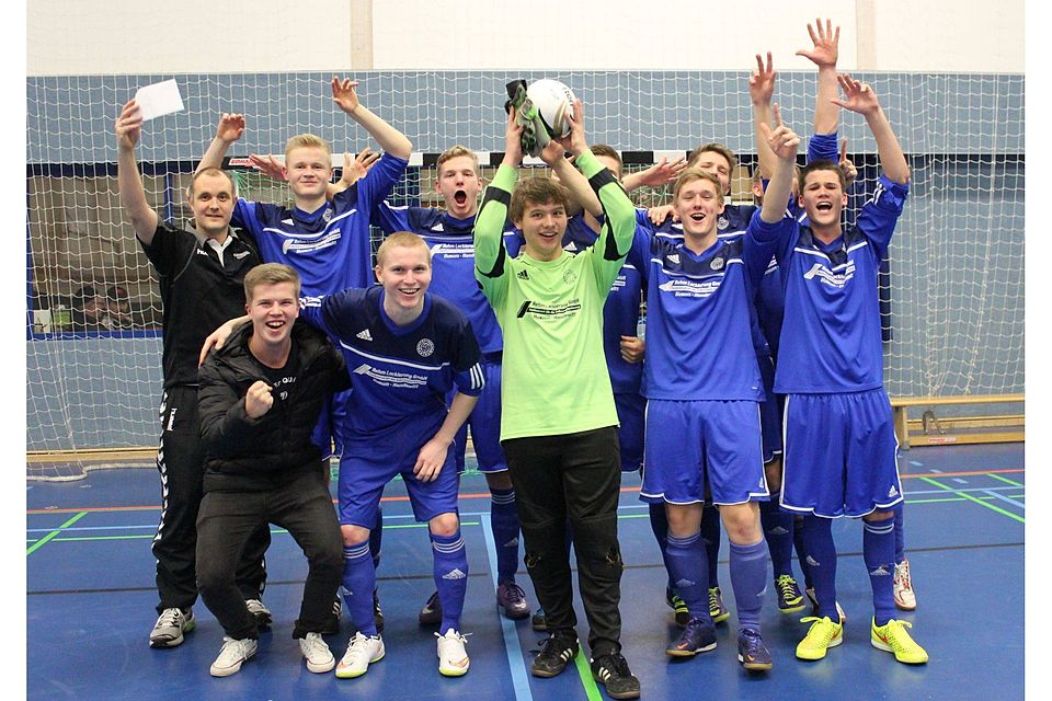 Die stolzen Sieger vom TSV Rantrum. Vorne (zweiter von links): Jasper Carstensen, der zum besten Spieler gewählt wurde. Foto: Heike Klein