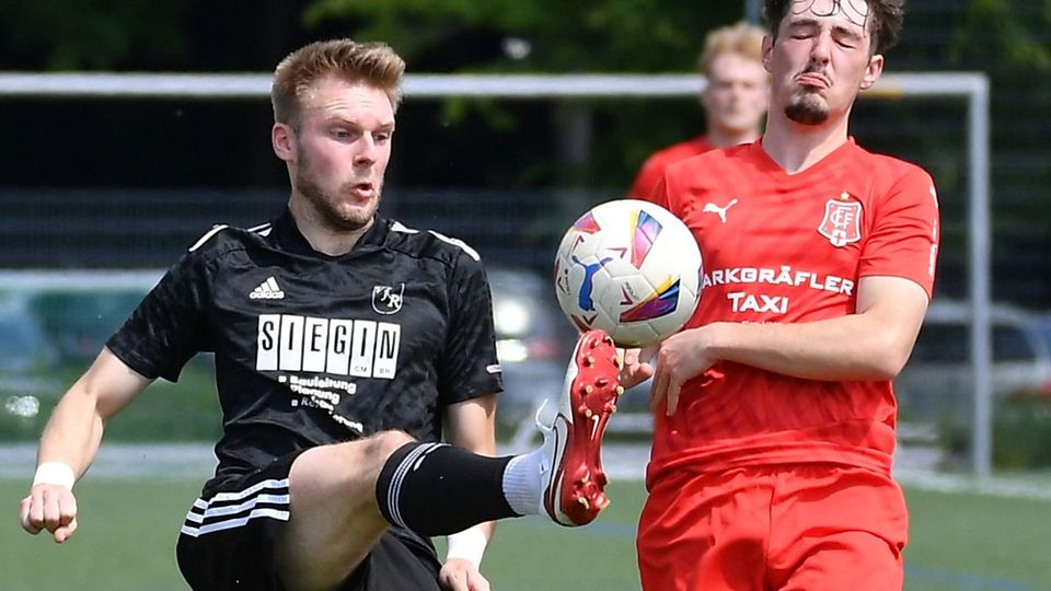Einer der drei Bellinger Torschützen: Adrian Mouttet (links, hier beim vorherigen Erfolg beim Freiburger FC II) traf beim 4:1-Sieg gegen den SV Mundingen zum 2:0 für den VfR. 