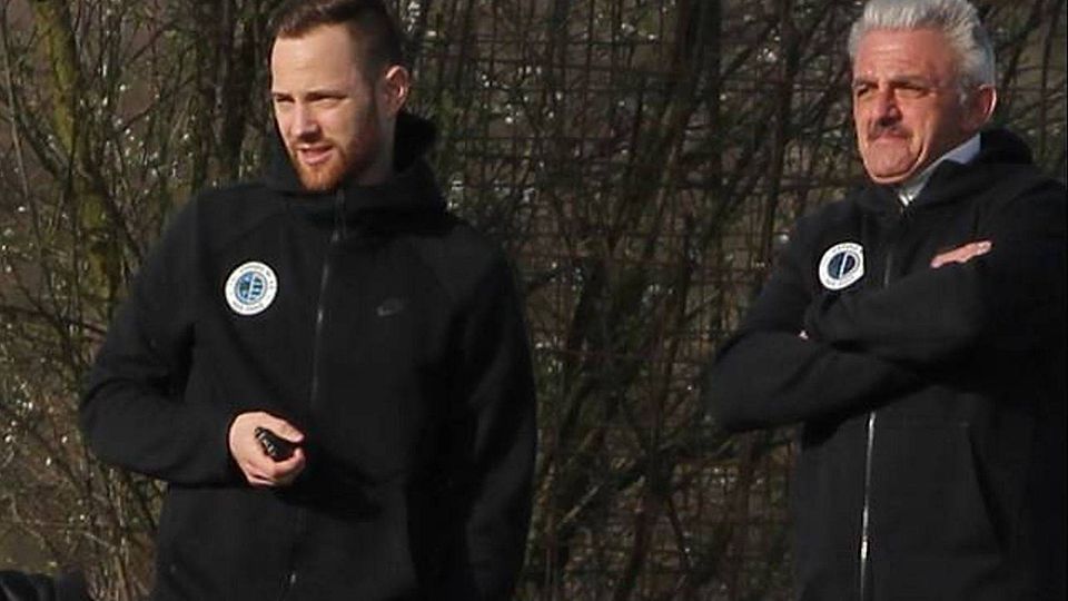 Fabian Bäcker (links) und Co-Trainer Erich Jäger gehen zuversichtlich in die neue Saison in der Verbandsliga Süd.