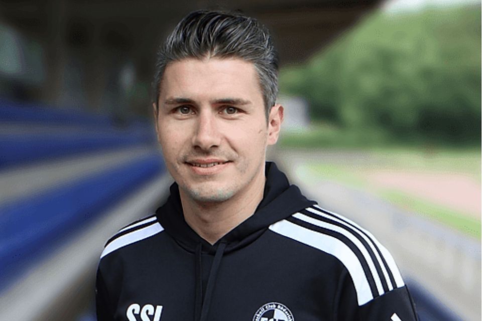Sebastian Siebenbach bleibt bis zum Saisonende Trainer des FC Büderich.