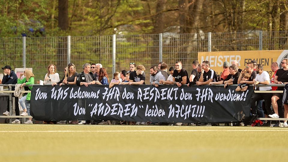 Mit einem Banner verschafften sich einige Fans der FSG Ehrang/Pfalzel rund ums Rheinlandligaspiel gegen die SG Schneifel Luft. Damit wollten sie ganz offenbar die mangelnde Wertschätzung der Spieler durch Verantwortliche der FSG kritisieren