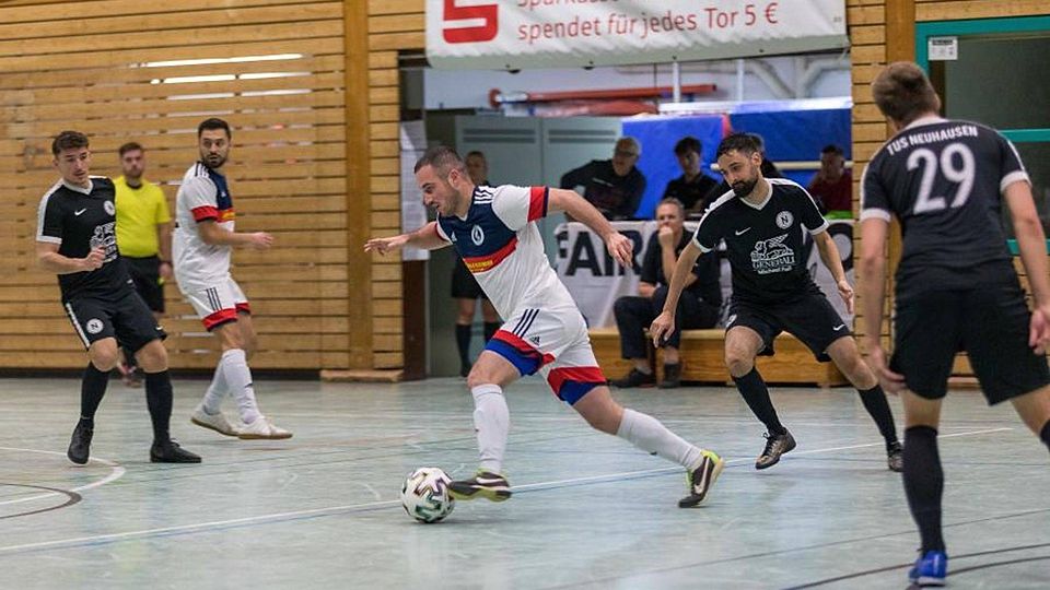 Michael Schmuck (hier beim Schiedsrichter-Turnier gegen TuS Neuhausen am Ball) ist im Feld der erfolgreichste Torschütze des FC Wörrstadt.