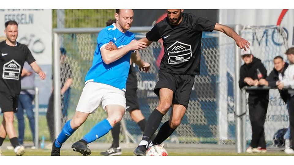 Jetzt steht der erste Gegner fest: Torben Lembke (l.) und der RSV Büblingshausen treffen in der Relegation zur Fußball-Gruppenliga zunächst auf den VfB Wetter. (Archivbild) © Isabel Althof