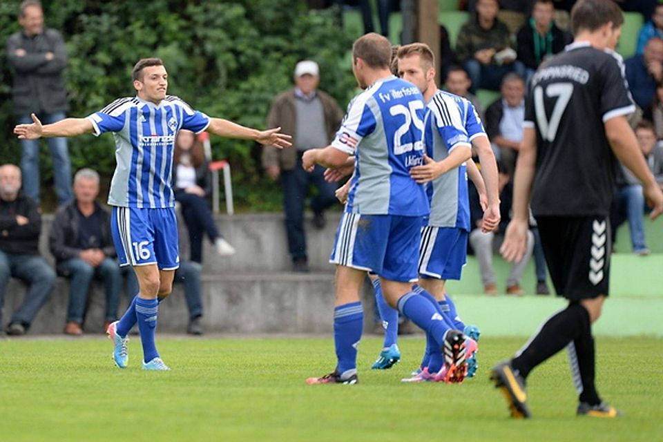Ardian Morina (li.) legte mit seinem frühen Treffer den Grundstein für den Illertisser Pokalerfolg in Pipinsried. F.:Leifer