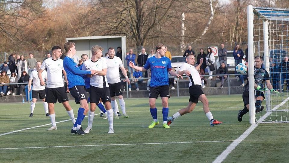 In der Kreisoberliga lösen die Spieler der SG Arheilgen den SV Hahn an der Tabellenspitze als neuen Spitzenreiter ab. (Archivbild)	Foto: Peter Henrich / HEN-FOTO
