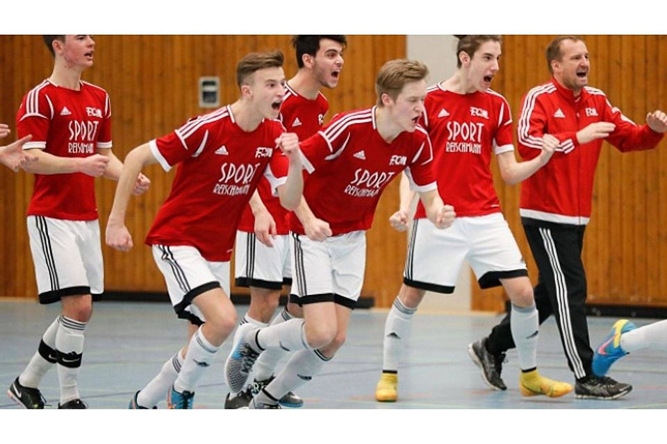 Der Turniersieg ging nach Bayern: Der Nachwuchs des FC Memmingen setzte sich erstmals beim U19-Hallencup des TSV Warthausen durch. Foto: Volker Strohmaier