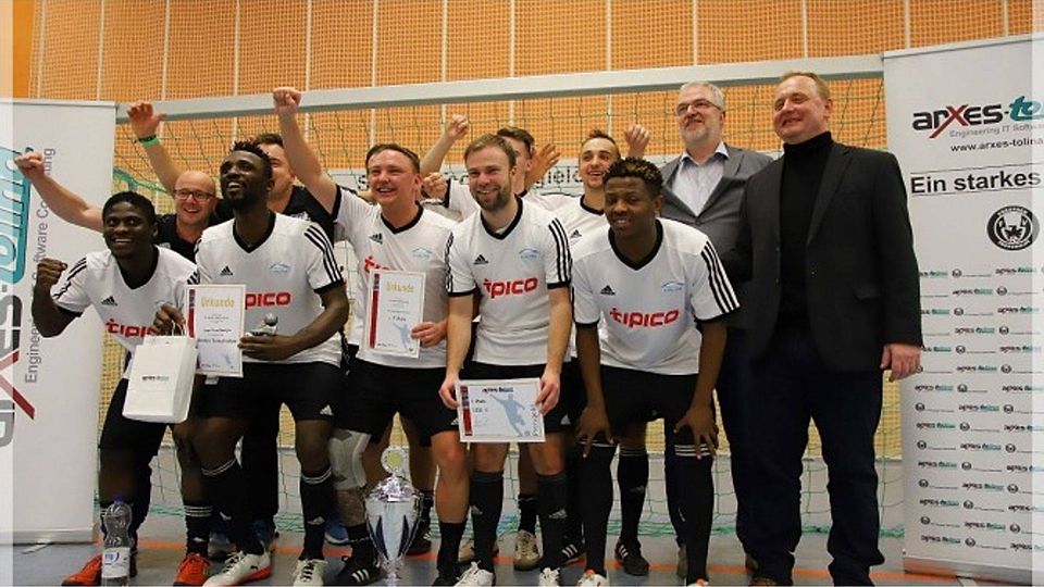 Sicherten sich den Turniersieg: die Eisenhüttenstädter Brandenburgliga-Kicker. Foto: Fotografie Sportiv