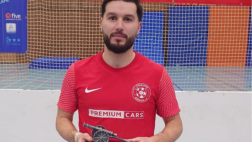 Ilyas Aksit mit der Torjägerkanone