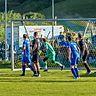 Der FC Rottach-Egern (in Blau) schaffte beim TSV Schliersee die Sensation und sicherte sich trotz Hinspielrückstand den Klassenerhalt.