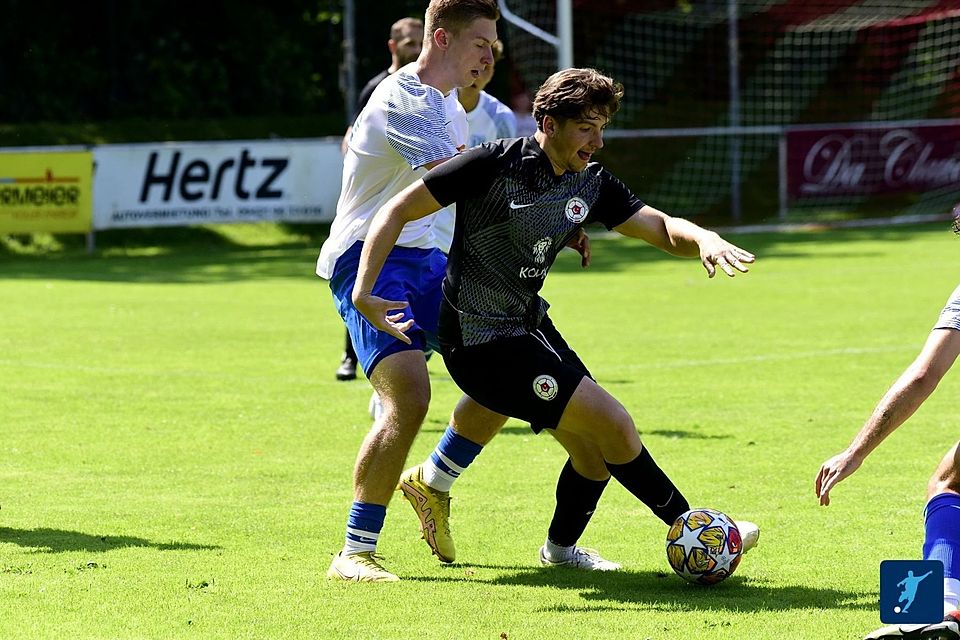 Auf eine Wiederholung des 2:1-Hinrundenerfolgs hofft man beim SV Türk Gücü Straubing (in schwarz) im Gastspiel beim FC Teisbach.