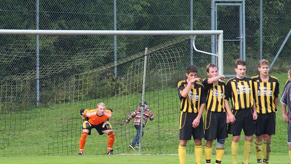 Die Hohenschambacher Mauer. Erst drei Gegentore für Bernd Beer und seine Abwehrreihe! F: Dominik Kirsch