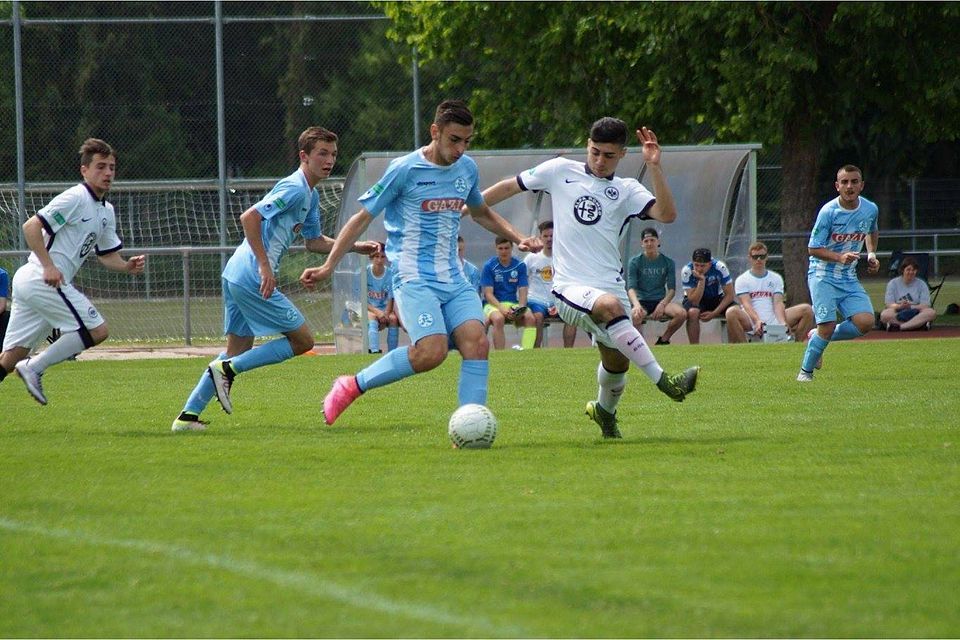 Die B-Junioren der Stuttgarter Kickers haben gegen Eintracht Frankfurt einen Punkte geholt. Foto: Lesener