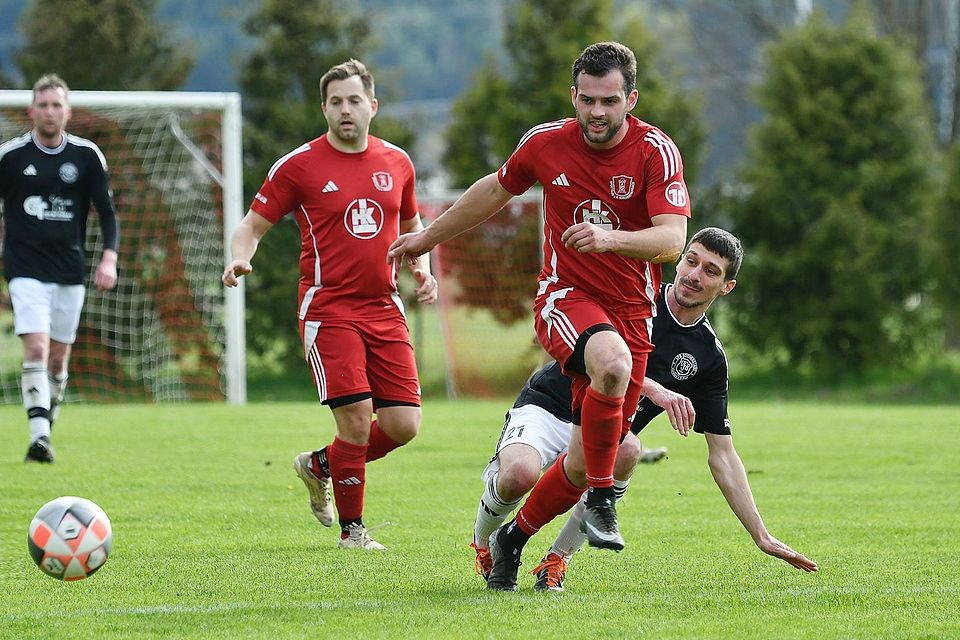 Der SC Kirchenthumbach (in Rot) will zum zweiten Mal in Folge über den Umweg der Relegation nachträglich den Kreisliga-Erhalt eintüten.