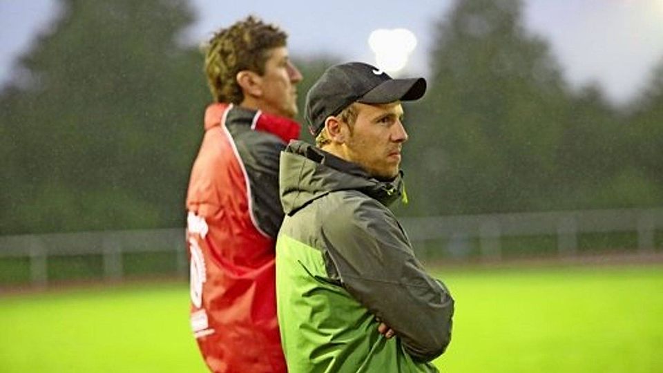   Der SVF-Trainer Markus Kärcher (vorne) ist von seinem Team enttäuscht.Foto: Patricia Sigerist