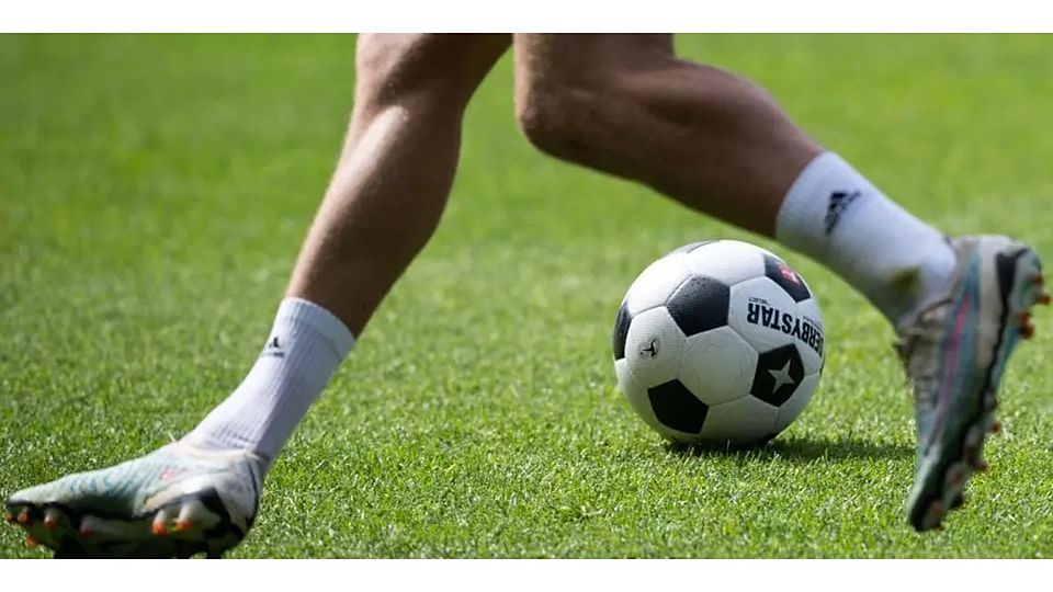 Der FSV Cappel sichert sich im Gruppenliga-Duell bei der FSG Grünberg/Lehnheim/Stangenrod ein Remis. © Hannes P Albert/dpa