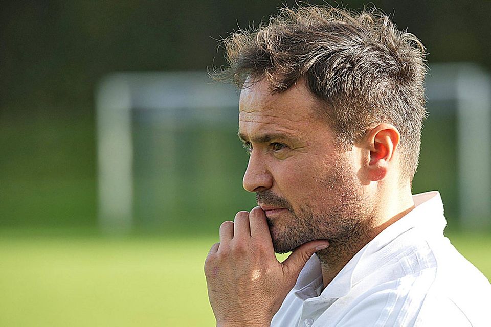 Nach dem Rücktritt von Ivan Konjevic hat der derzeit verletzte Spieler Jeton Gokaj interimsmäßig das Traineramt beim Kreisklassisten KSV Trenk übernommen.
