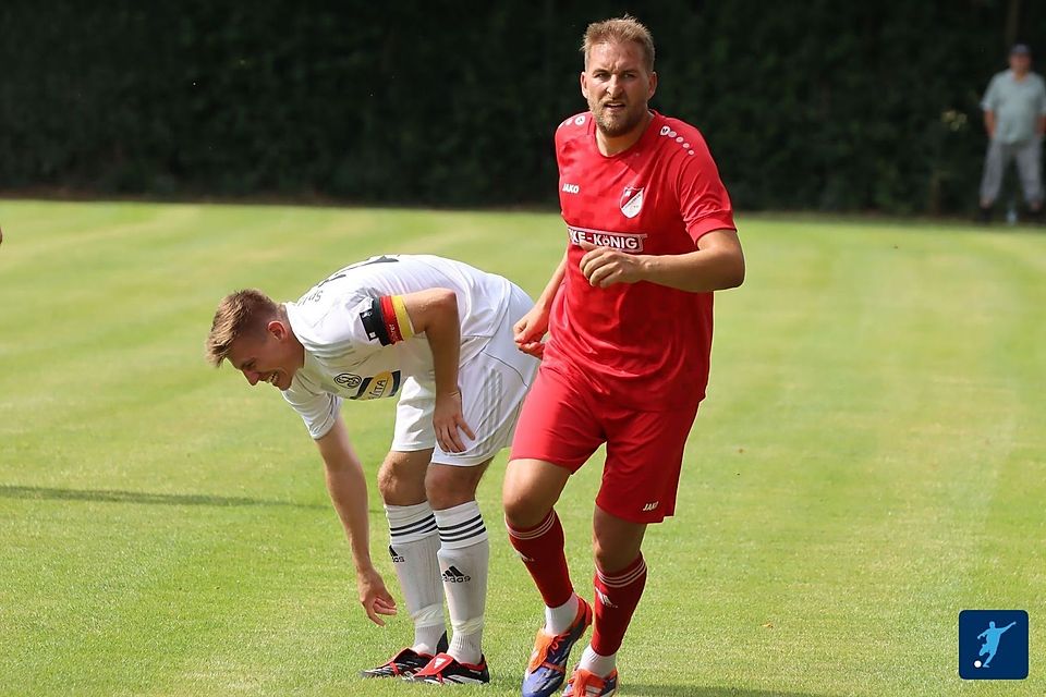 Der SV Ettenkofen um den Sportlichen Leiter Markus Stockmeier (vorne) bekommt es zum Auftakt mit dem TSV Ergoldsbach zu tun. 