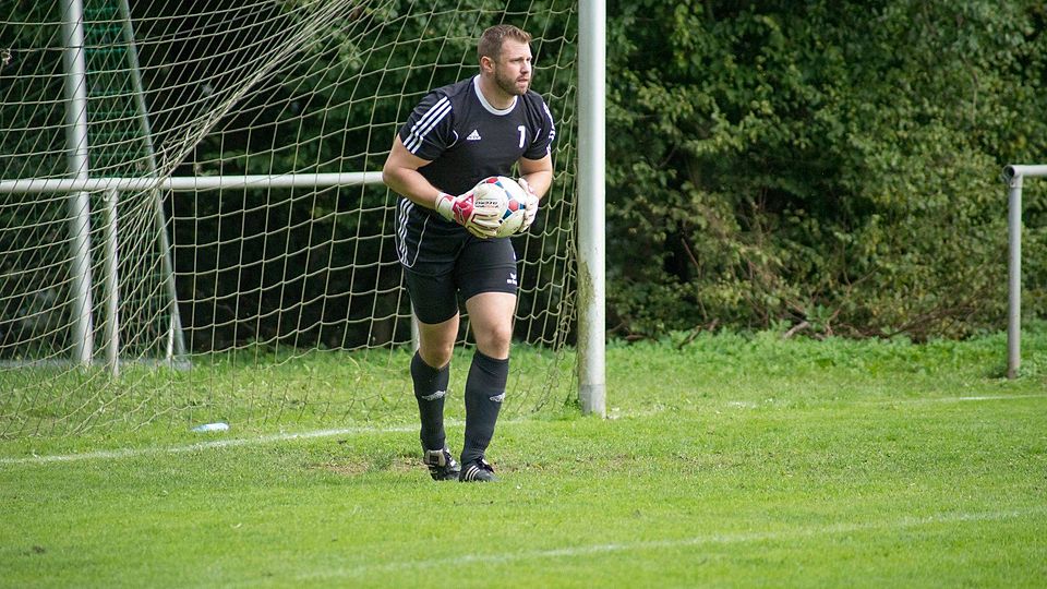 F: Diebel Alexander Liebertz verteidigte mit der SG Asterode/Christerode/Olberode die Tabelllenführung in der Kreisliga B3. Gegen Ermetheis gewann die Liebers-Elf mit 4:2. Keeper Liebertz kassierte drei der letzten vier Gegentreffer durch Elfmeter.