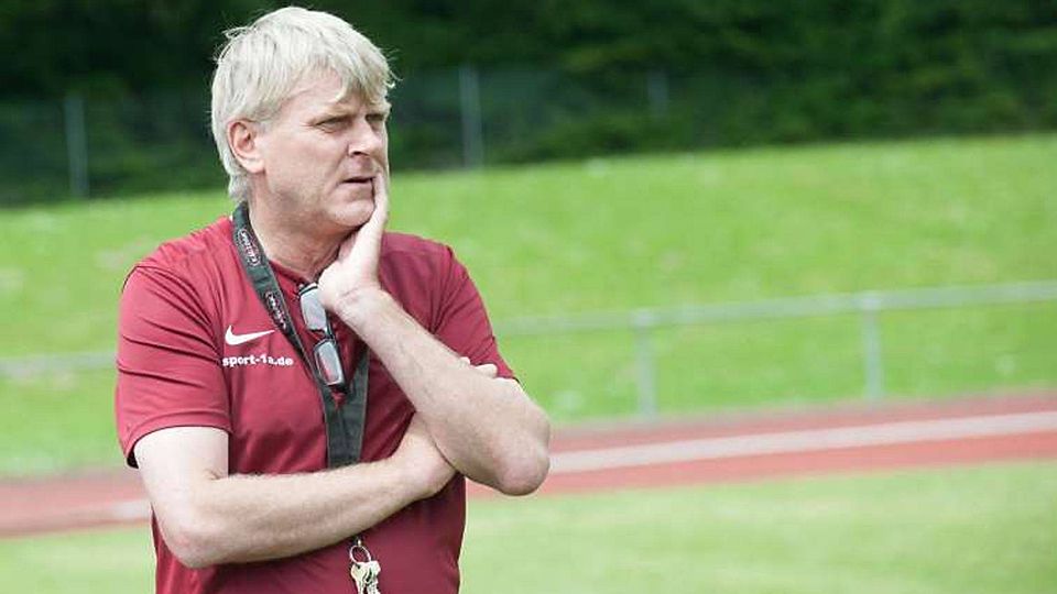 Trainer Jochen Mai: Noch ist der SV Nufringen nicht alle Abstiegssorgen los Foto (Archiv): Schmidt
