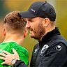 Noch einmal abklatschen: Trainer Benjamin Gallmann (r.) steht mit seiner DJK Donaueschingen kurz vor dem Titel und dem Verbandsliga-Aufstieg