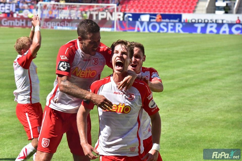Jahn Regensburg gewinnt zum Auftakt mit 2:0 gegen Hansa Rostock. Foto: Günter Staudinger