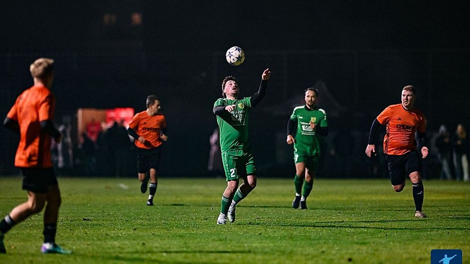 Der TSV Karpfham (in grün) musste sich bei der SG Breitenberg/Sonnen geschlagen geben 