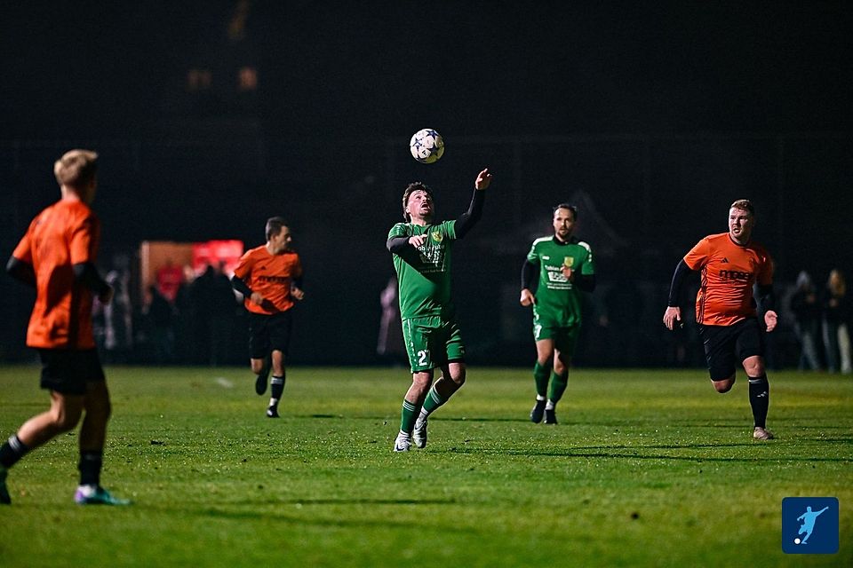 Der TSV Karpfham (in grün) musste sich bei der SG Breitenberg/Sonnen geschlagen geben 