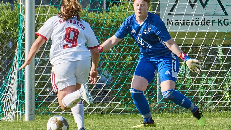 Julia Müller im SVL-Tor kann den 2:3 Siegtreffer durch Leonie Hein nicht verhindern