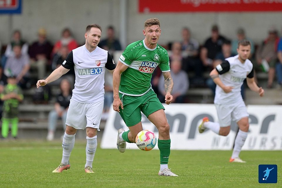 Einer mit Wucht: Mit starken Leistungen beim VfB Eichstätt in der Regionalliga Bayern hatte Julian Kügel (am Ball) das Interesse von Profiklubs geweckt.