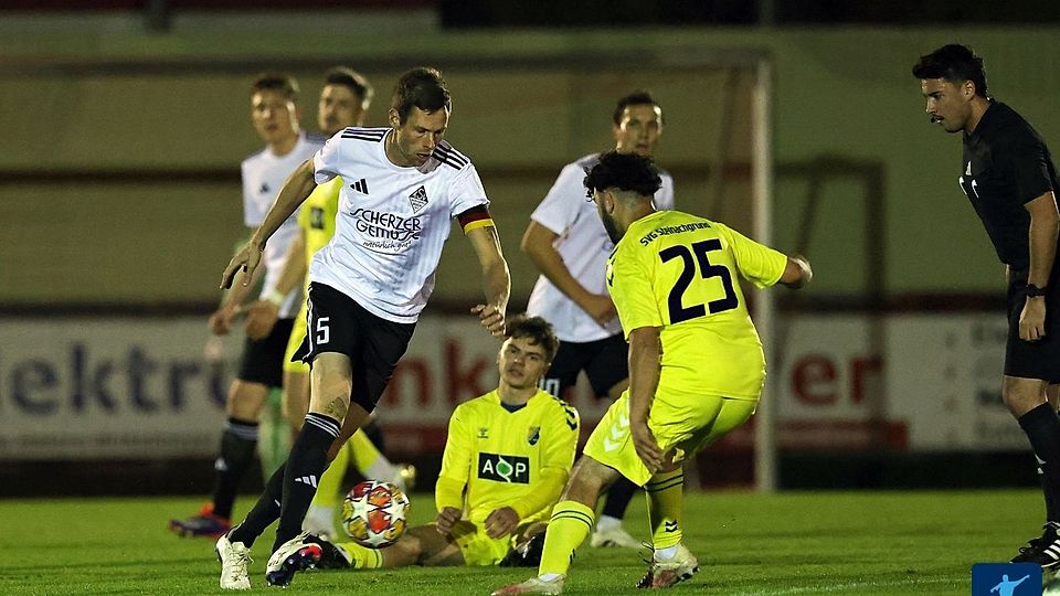 Hoffen auf den zweiten Saisonsieg: Der TSV Nürnberg Buch um Kapitän Stefan Fleischmann (Nr. 5, am Ball)