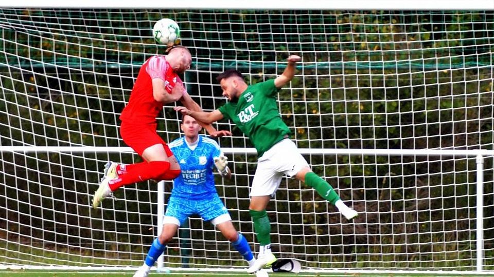 Jens Klein (rechts) ist nicht nur als Trainer der KSG Mitlechtern gefordert, sondern weiter auch als Spieler. 	Archivfoto: Dagmar Jährling