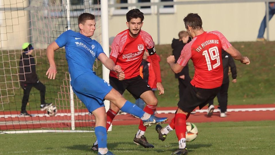 Fußball, Kreisliga 1, Peißenberg - Habach 1:2, 8.11.2025, Foto: Halmel.