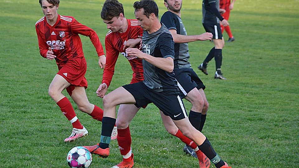 Zusmarshausens Luca Jaskolka (am Ball) war von den Westheimern Marvin Czerwonka und Leon Theiß (von links) nicht zu halten. Rechts Johannes Link.