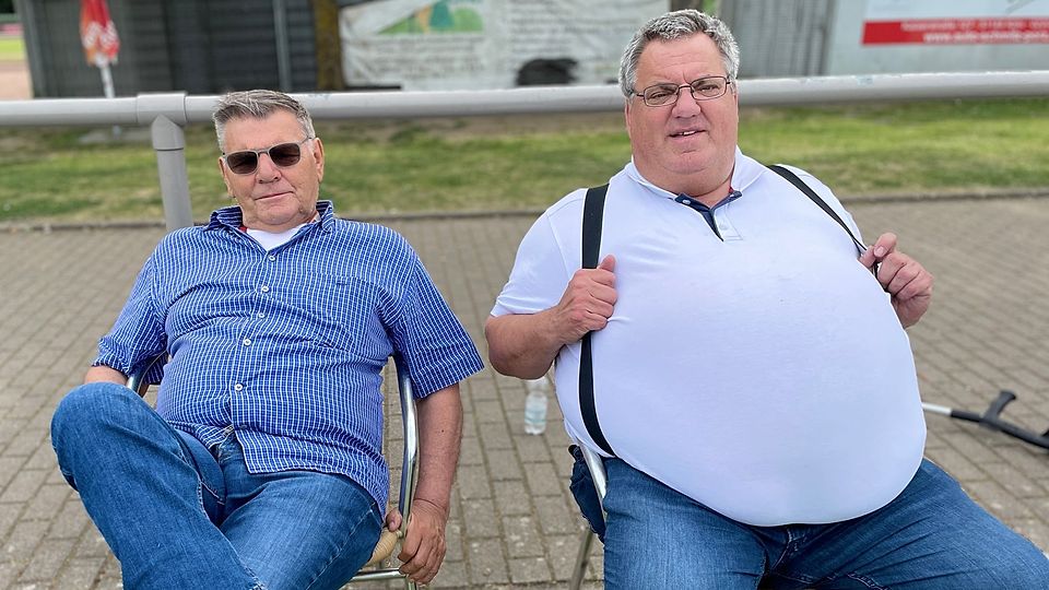 Alt-Nationalspieler Wolfgang Weber und Schiedsrichterlegende Uwe Pommer verfolgten das Geschehen am Platz