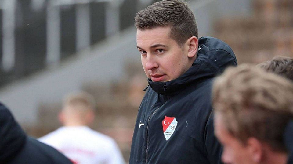 Geschäftsführer Max Kothny sucht nach Neuzugängen für die 3. Liga.