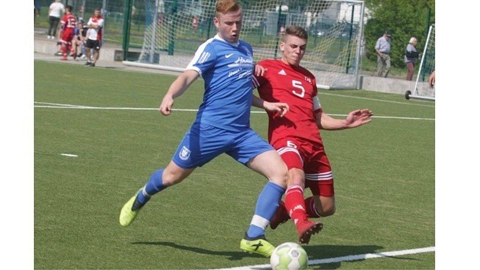 Torben Dilg und seine B-Jugend-Kameraden vom TSV Gau-Odernheim hatten gegen den Ludwigshafener SC (rechts Tom Hartmann) nicht den besten Tag erwischt. 	Foto: photoagenten/Axel Schmitz